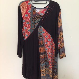 Tunic length top, V-neck, w/ beautiful accents, XL